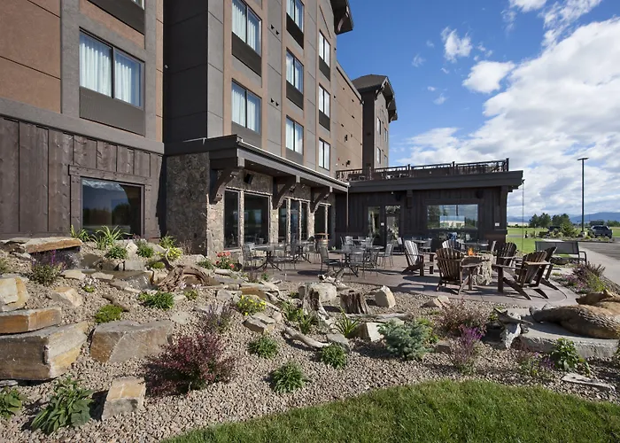 Glacier International Lodge